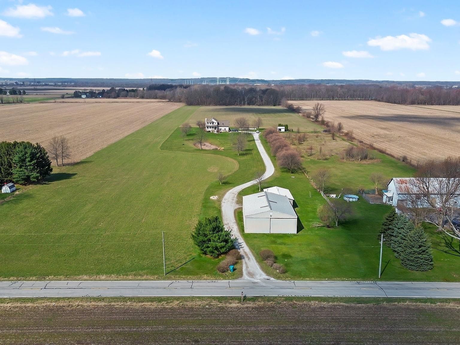 56803 Tulip Rd New Carlisle, IN 46552 - Thumbnail 3