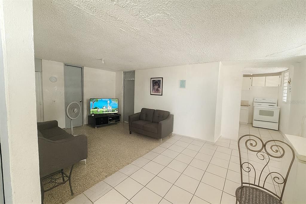 G4 7th St Carolina, PR 00983 - Thumbnail 3