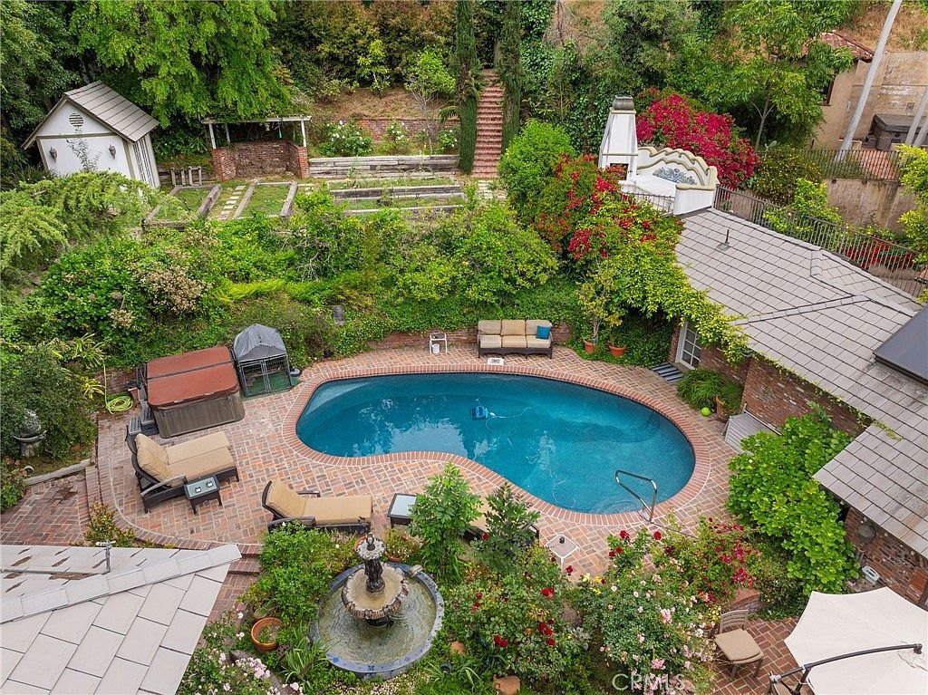 1326 Benedict Canyon Dr Beverly Hills, CA 90210 - Thumbnail 3