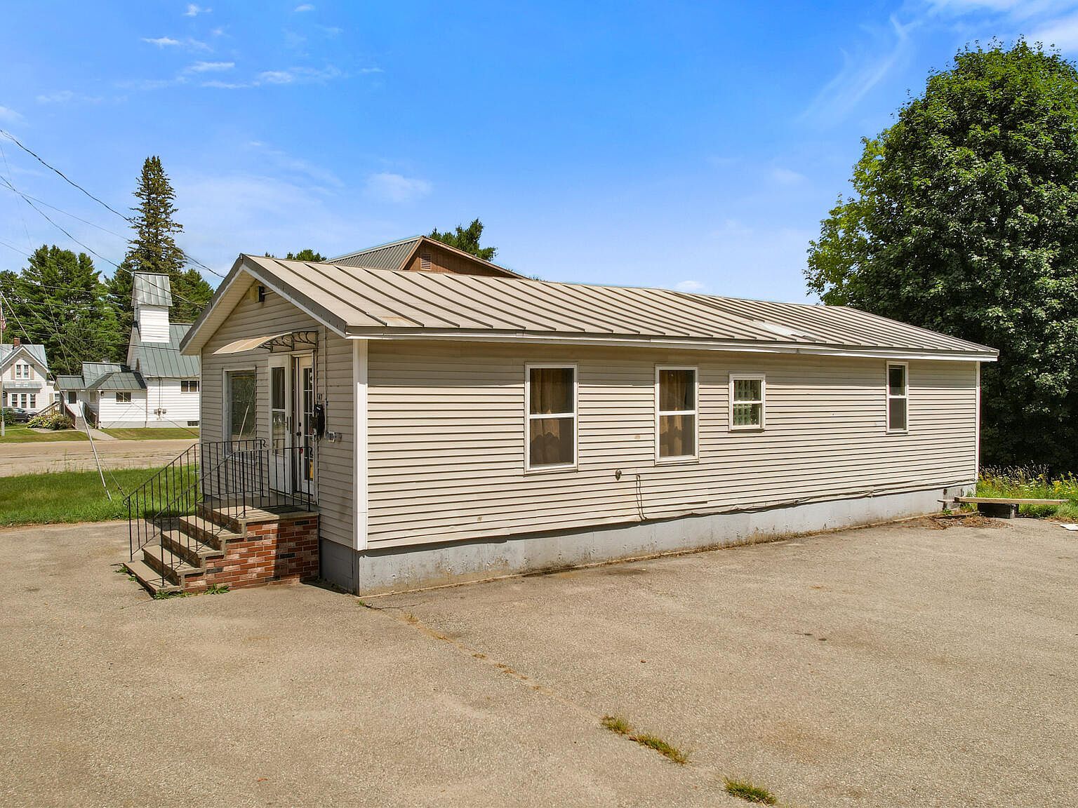 47 Bray Ave Fairfield, ME 04937 - Thumbnail 3