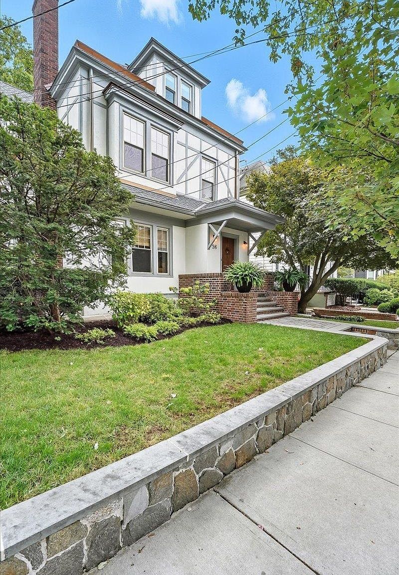 56-58 Bonn Pl Weehawken, NJ 07086 - Thumbnail 3