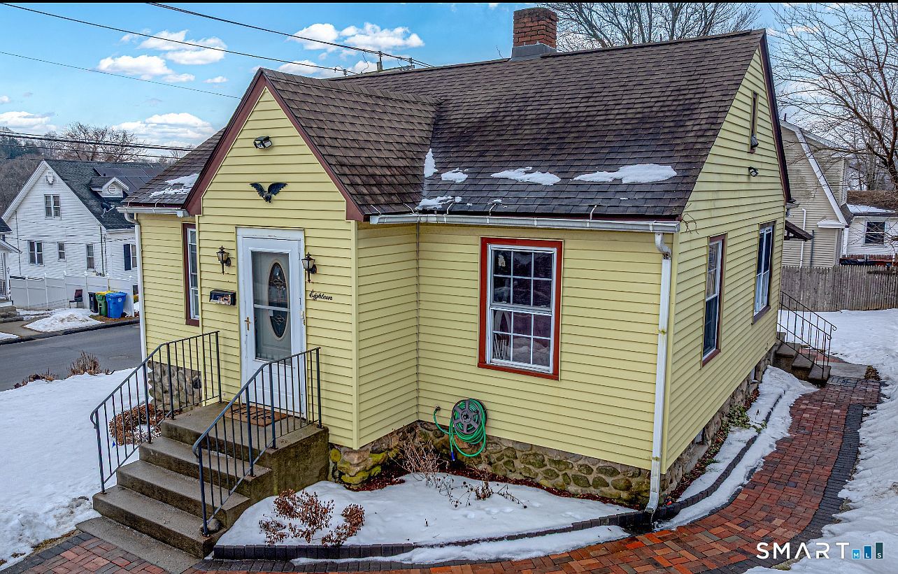 18 Dallas Ave Waterbury, CT 06705 - Thumbnail 3