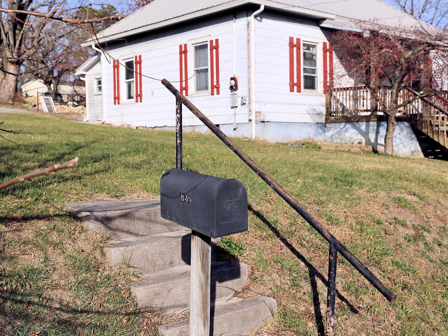 639 5th St NE Pulaski, VA 24301 - Thumbnail 3