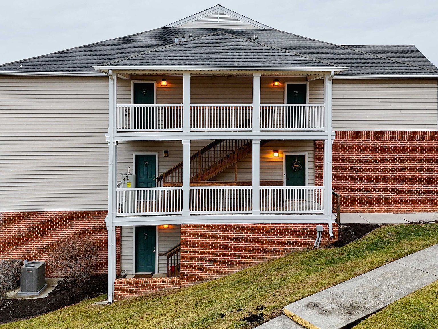 305 N Knollwood Dr SUITE 5304 Blacksburg, VA 24060 - Thumbnail 3