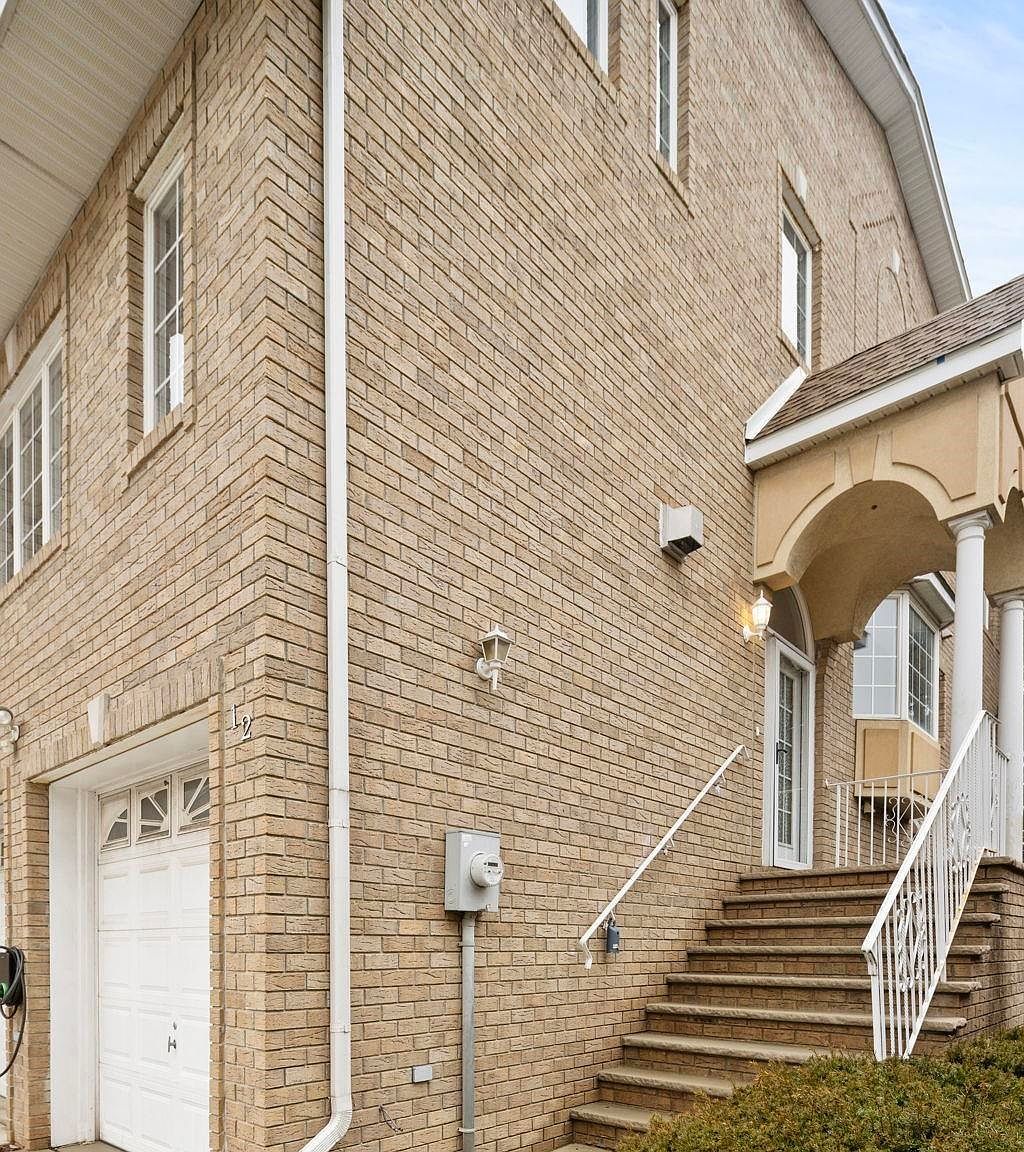 12 Liberty Ct Secaucus, NJ 07094 - Thumbnail 3