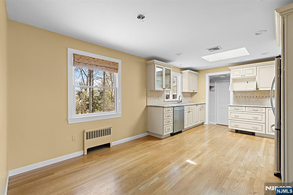 306 Sunset Blvd Wyckoff, NJ 07481 - Thumbnail 3