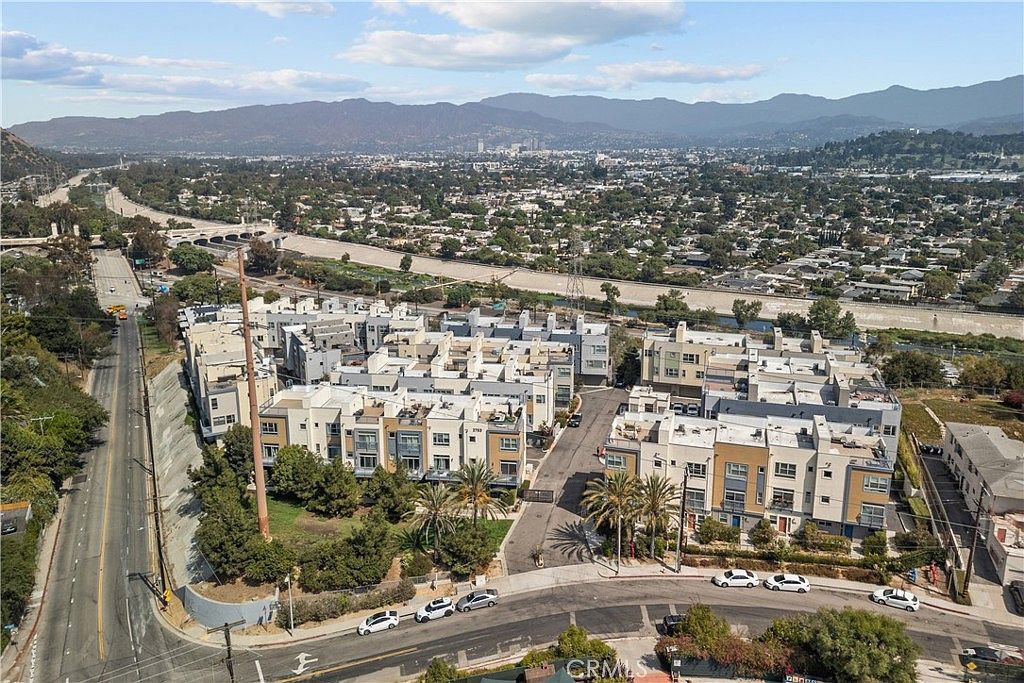 2753 Waverly Dr APT 705 Los Angeles, CA 90039 - Thumbnail 3