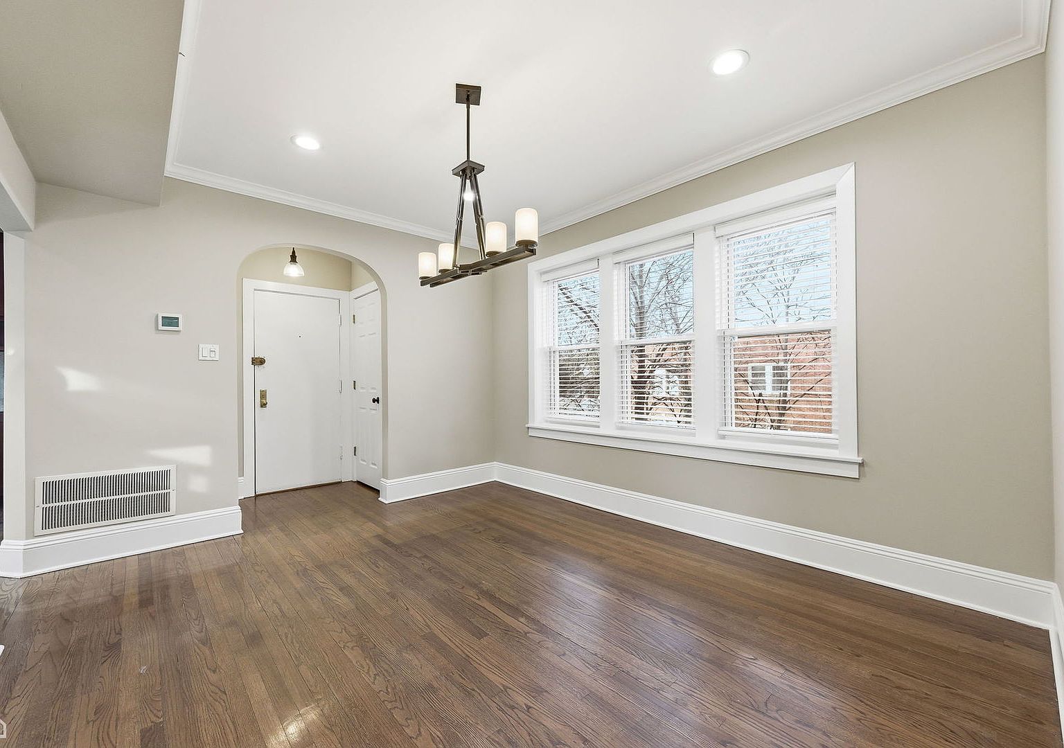 2303 W Winona St #2E Chicago, IL 60625 - Thumbnail 3