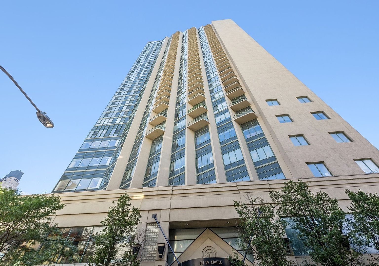 111 W Maple St APT 3311 Chicago, IL 60610 - Thumbnail 3