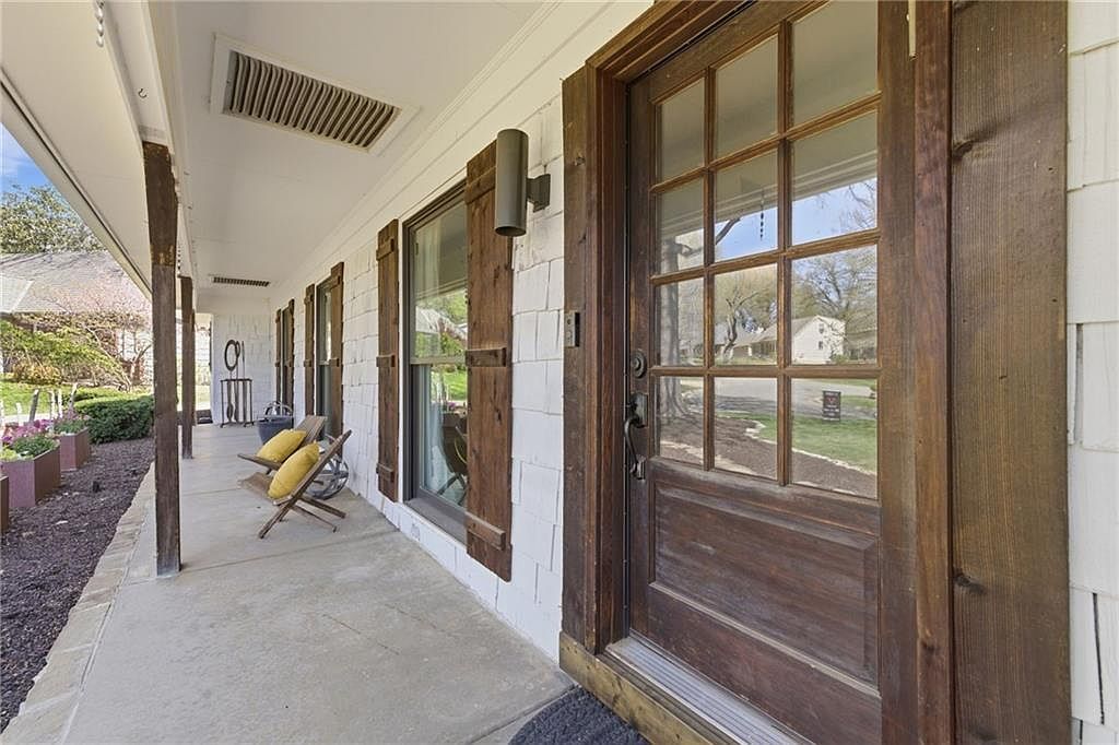 10409 Pawnee Ln Leawood, KS 66206 - Thumbnail 3