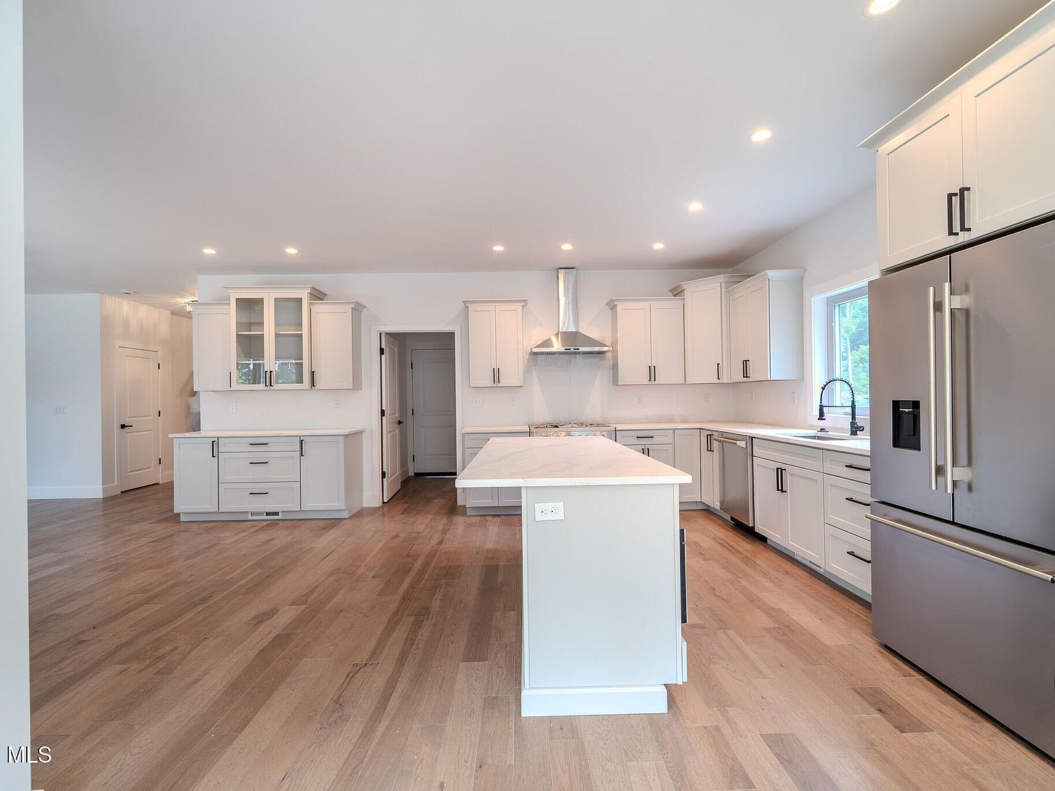 233 Pinewood Dr Schenectady, NY 12303 - Thumbnail 3