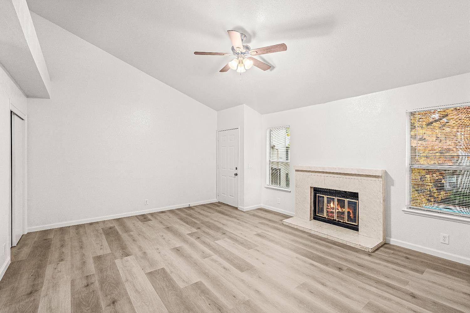 9133 Newhall Dr APT 68 Sacramento, CA 95826 - Thumbnail 3