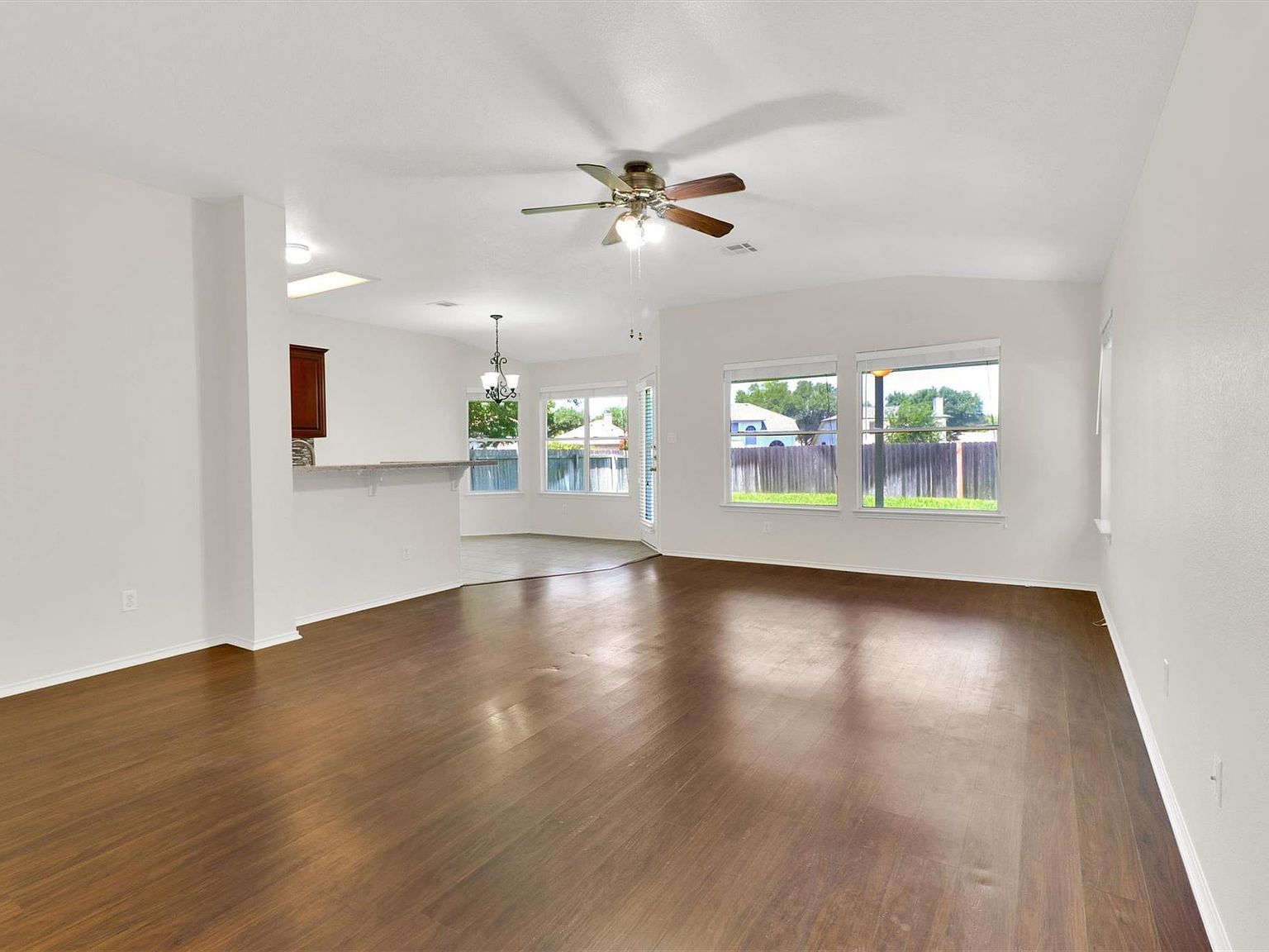 1718 Zydeco Dr Round Rock, TX 78664 - Thumbnail 3