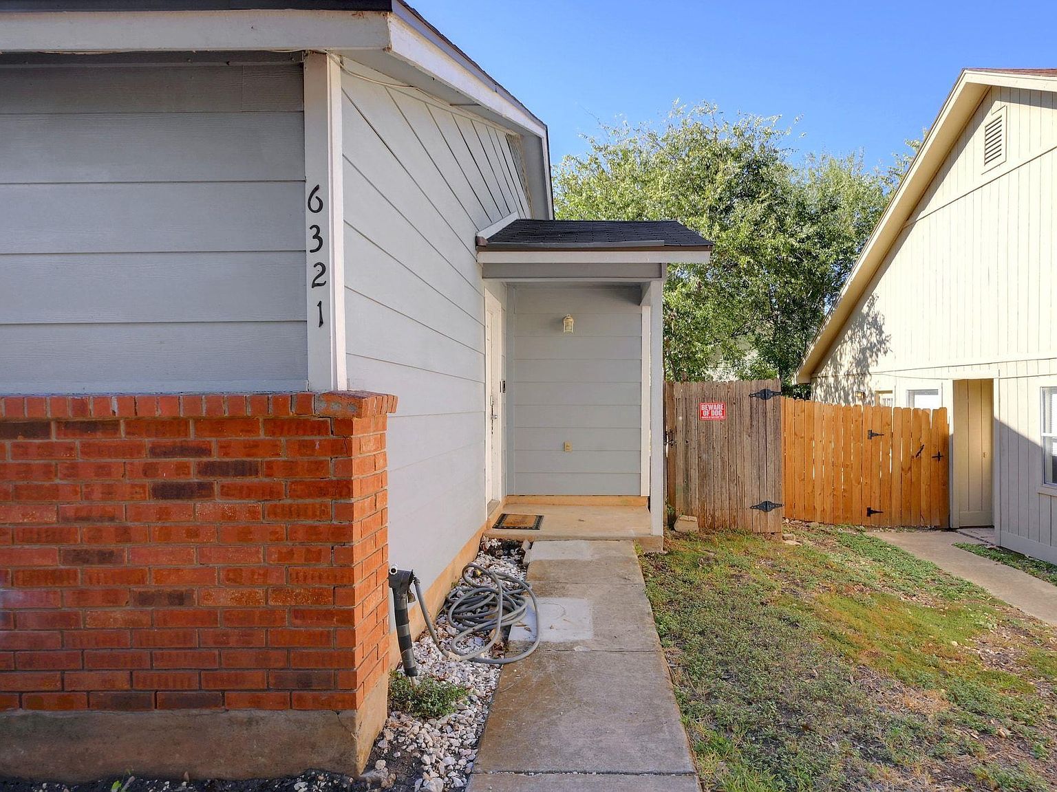 6319 & 6321 Worchester Knls San Antonio, TX 78233 - Thumbnail 3