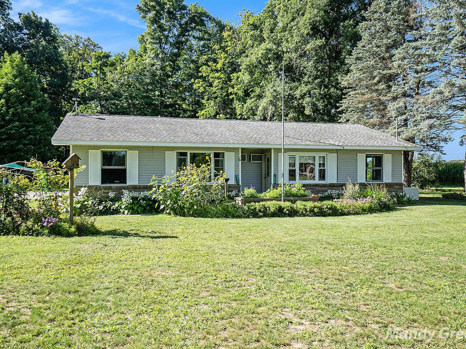 1890 E Coral Rd Edmore, MI 48829 - Thumbnail 3