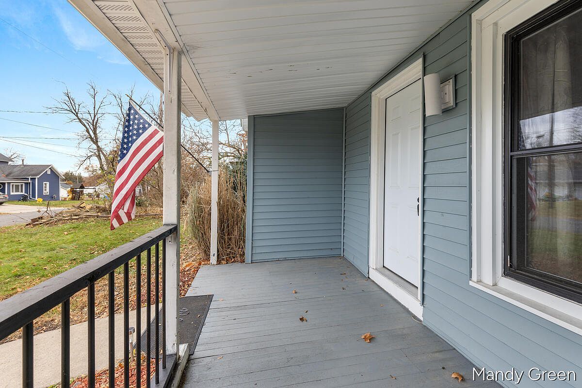 219 N 3rd St Edmore, MI 48829 - Thumbnail 3