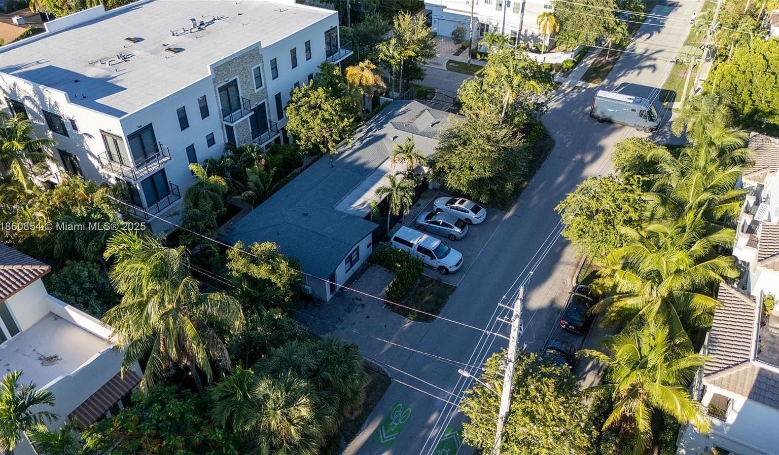 1615 NE 9th St Fort Lauderdale, FL 33304 - Thumbnail 3