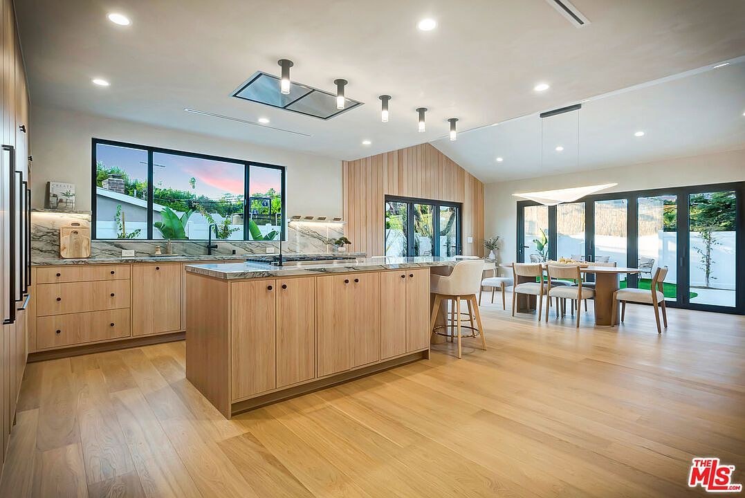 5853 Keokuk Ave Woodland Hills, CA 91367 - Thumbnail 3