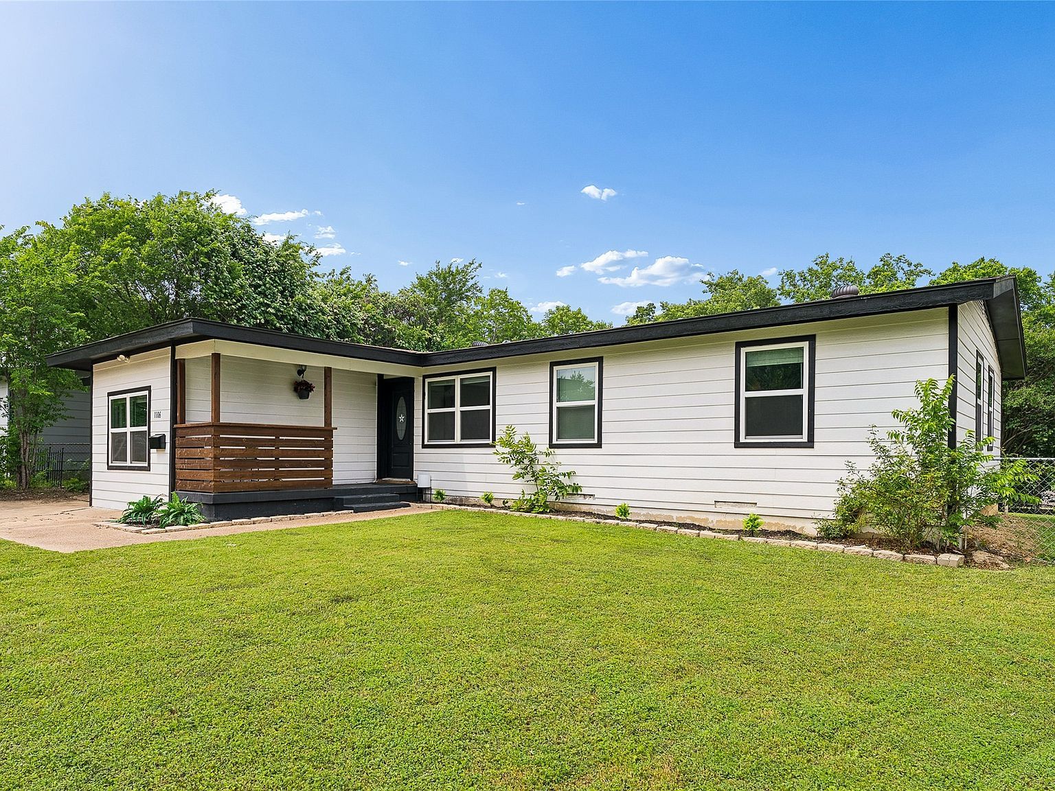 1106 E Strong Pkwy Grand Prairie, TX 75050 - Thumbnail 3
