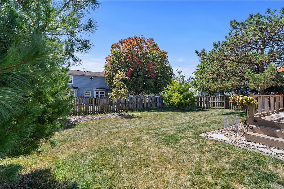 404 Lake Shore Cir Bloomington, IL 61704 - Thumbnail 3