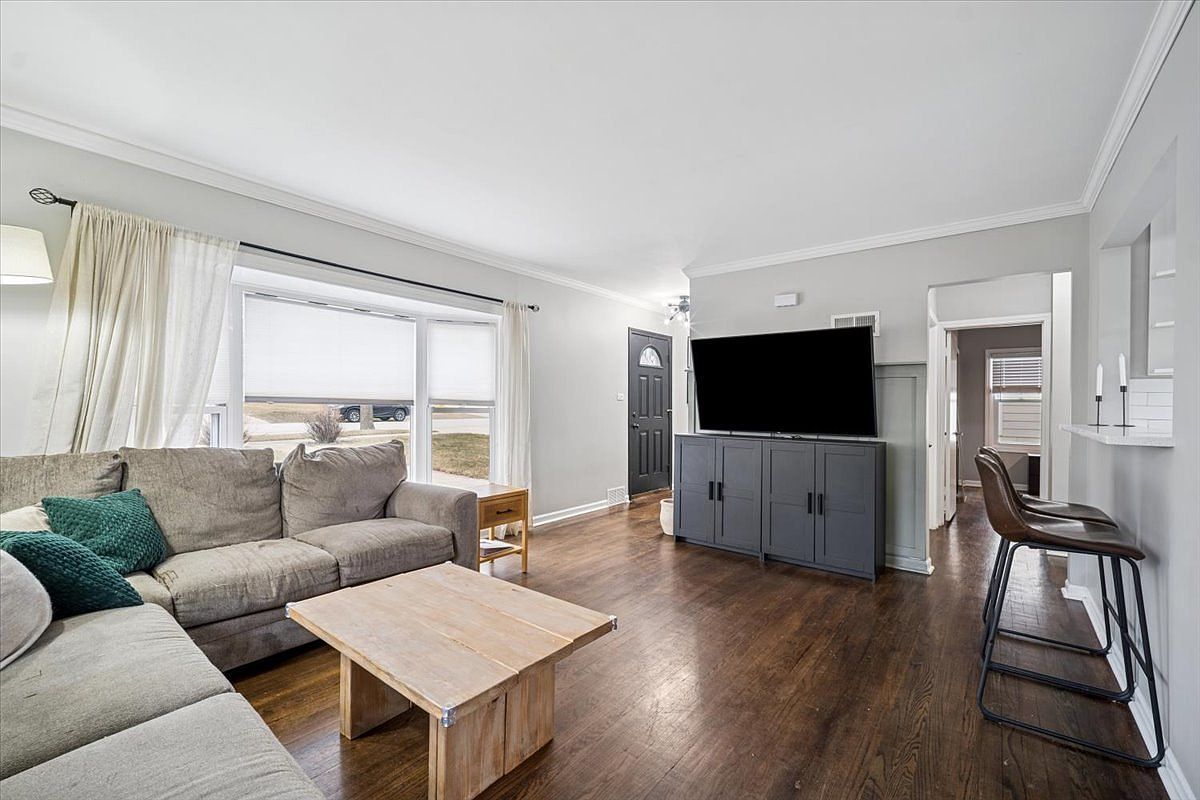 29 N Linden Ave Palatine, IL 60074 - Thumbnail 3