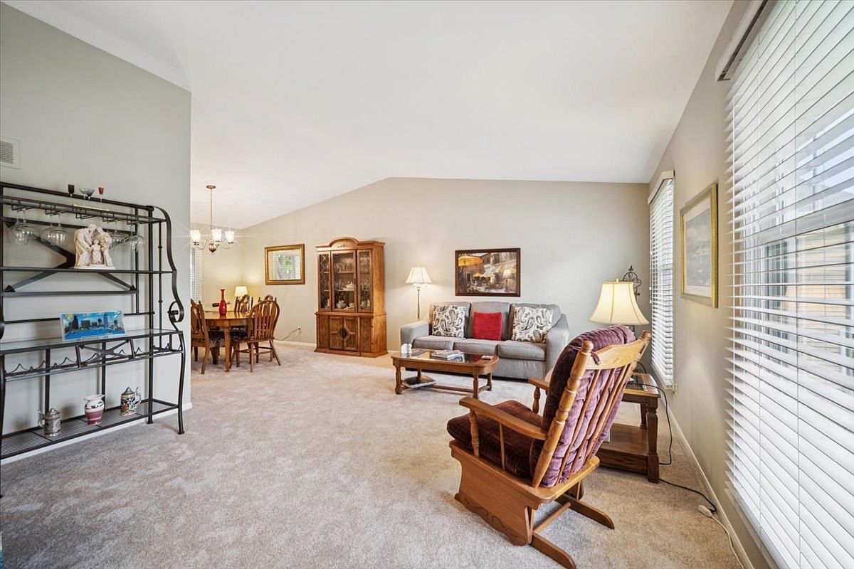 51 Chelsea Ln Cary, IL 60013 - Thumbnail 3
