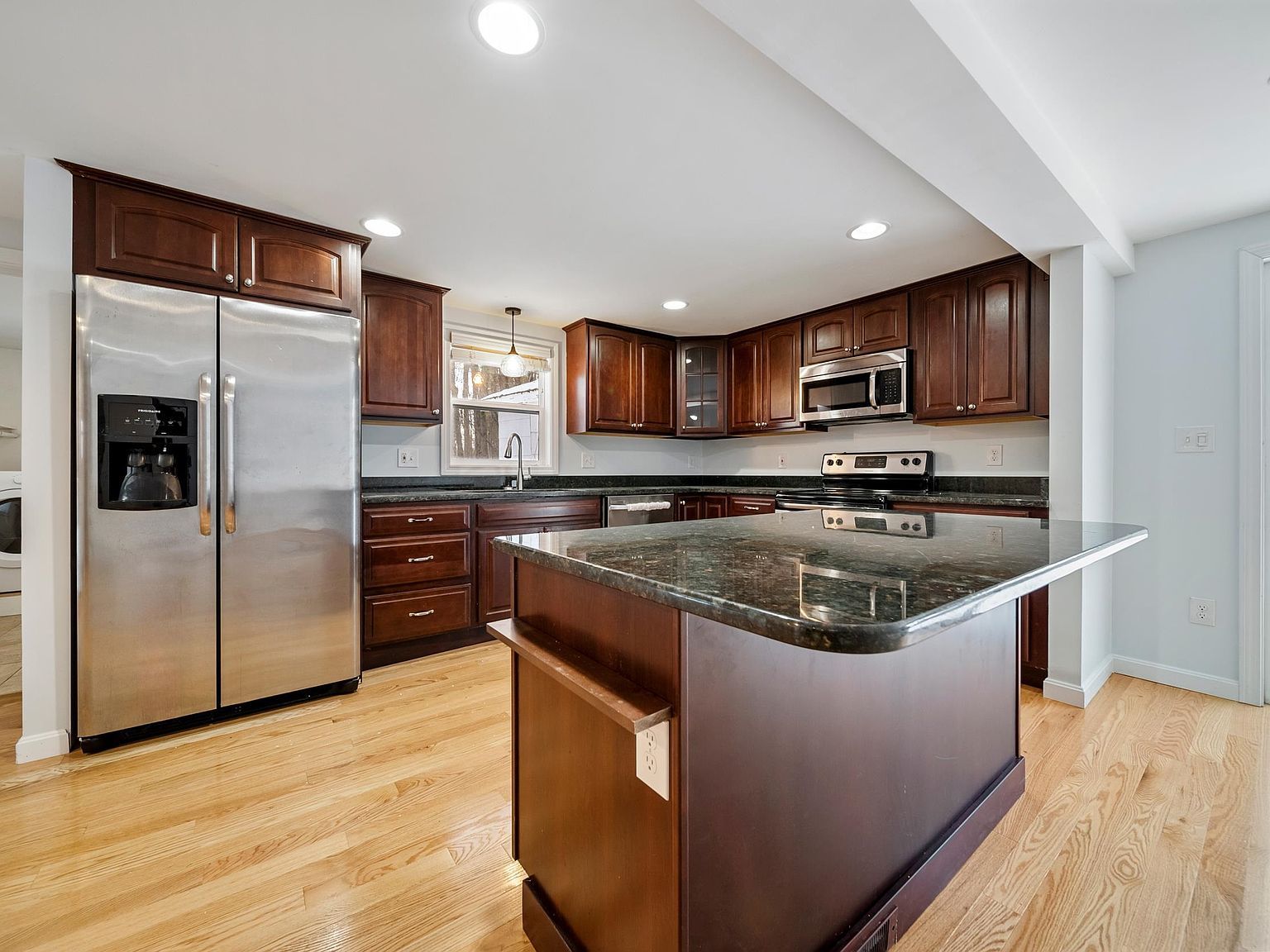 12 Poplar St Manchester, NH 03104 - Thumbnail 3