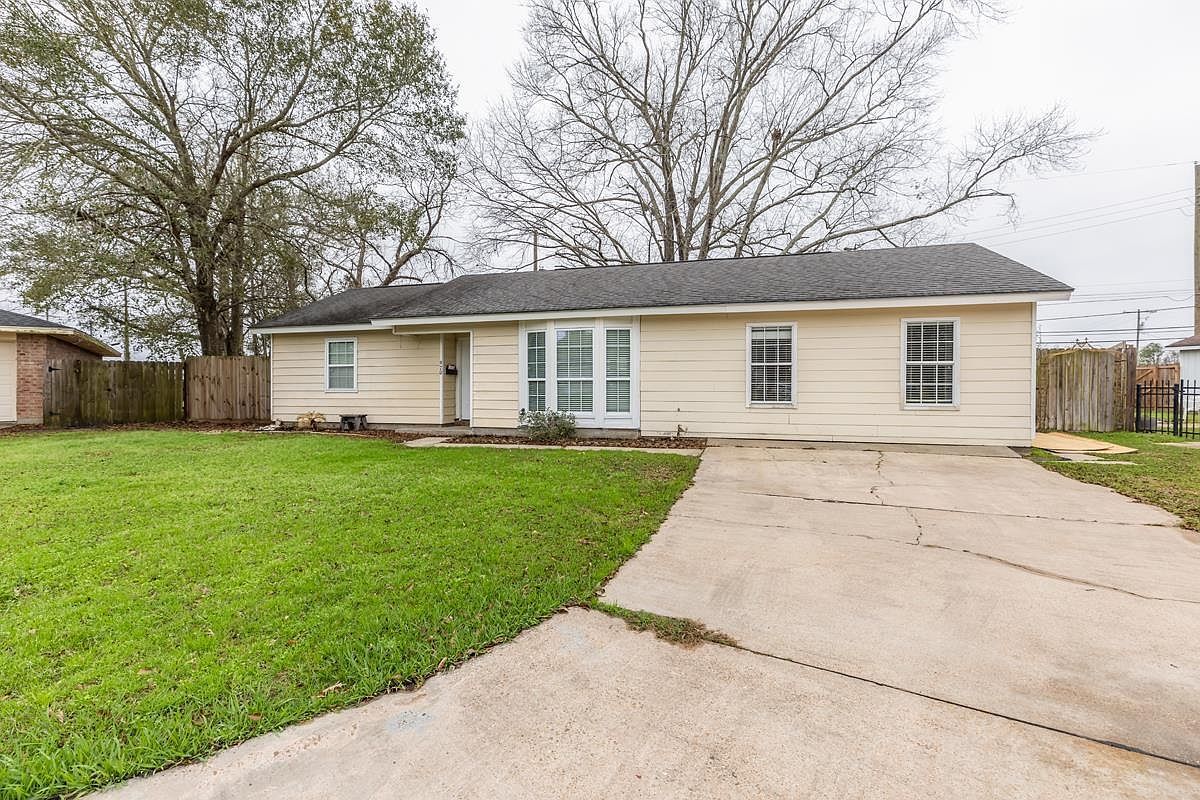 970 Charleston Cir Bridge City, TX 77611 - Thumbnail 3