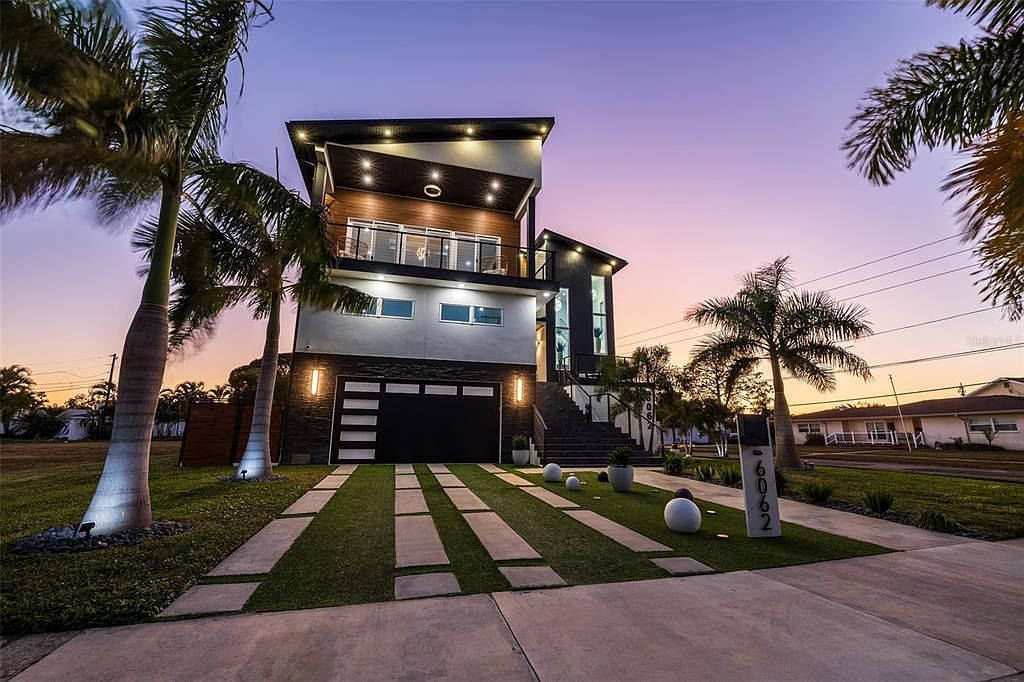 6062 Bayou Grande Blvd NE Saint Petersburg, FL 33703 - Thumbnail 3