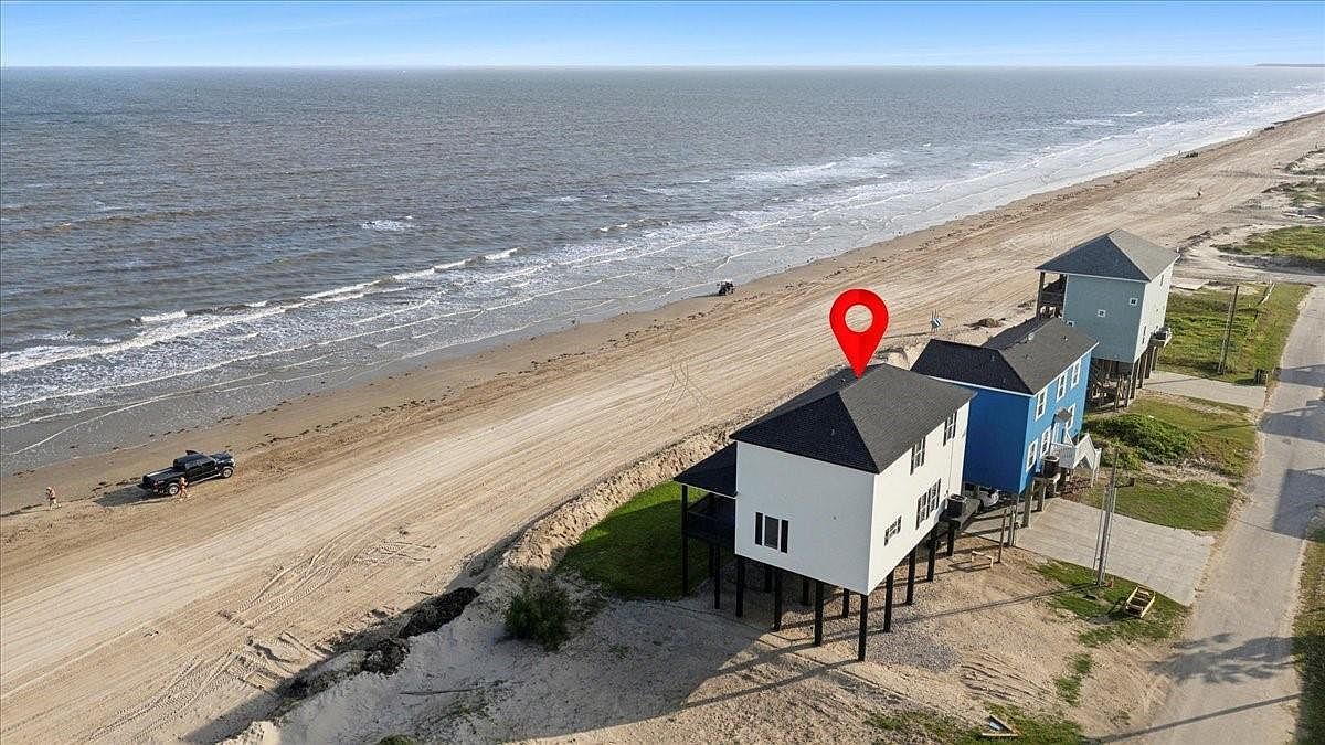 1326 Emerald Dr Crystal Beach, TX 77650 - Thumbnail 3