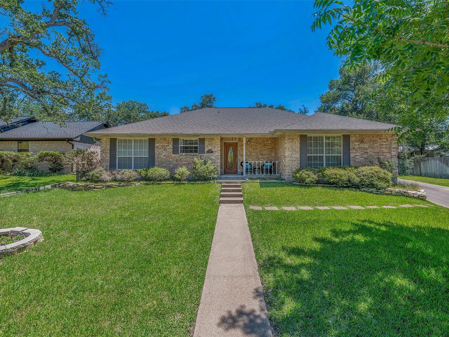 3002 Hummingbird Cir Bryan, TX 77807 - Thumbnail 3