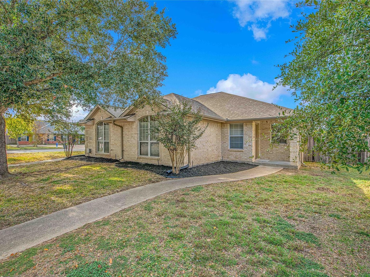 901 Crepe Myrtle St College Station, TX 77845 - Thumbnail 3