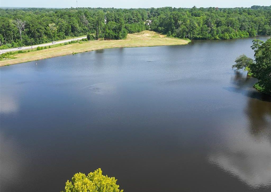 1572 Emerald Lakes Dr Willis, TX 77378 - Thumbnail 3