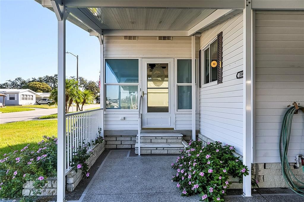 35912 Verano Ln Zephyrhills, FL 33541 - Thumbnail 3