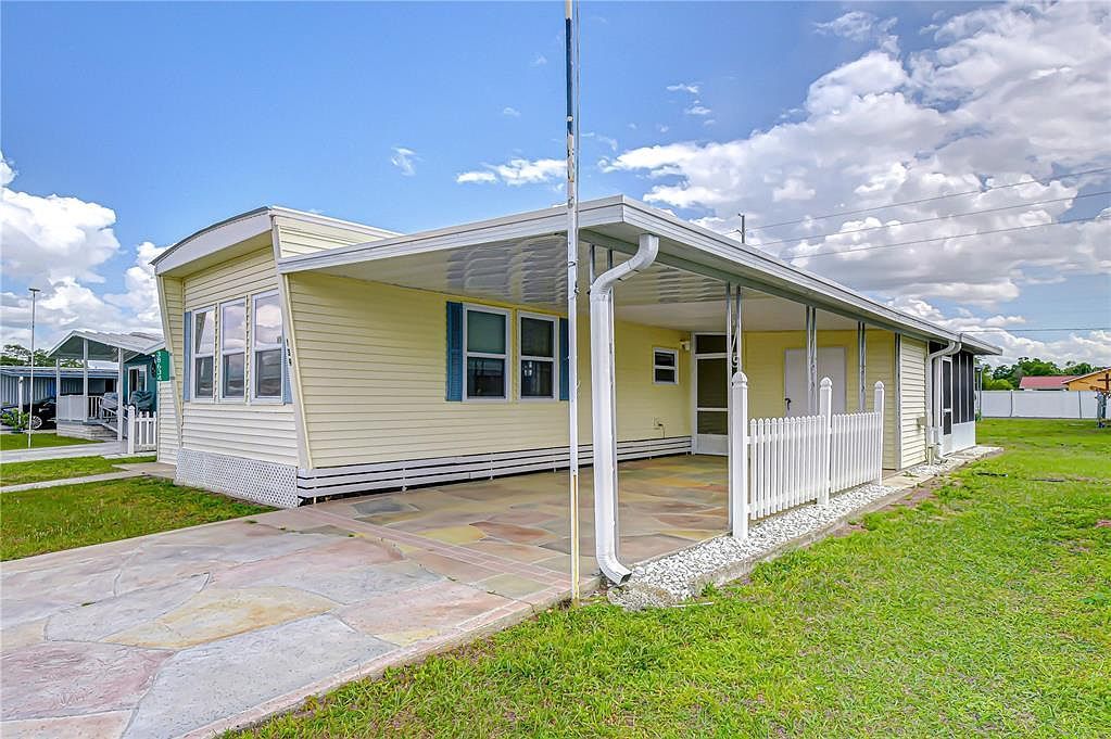 38634 Lansing Ave Zephyrhills, FL 33542 - Thumbnail 3