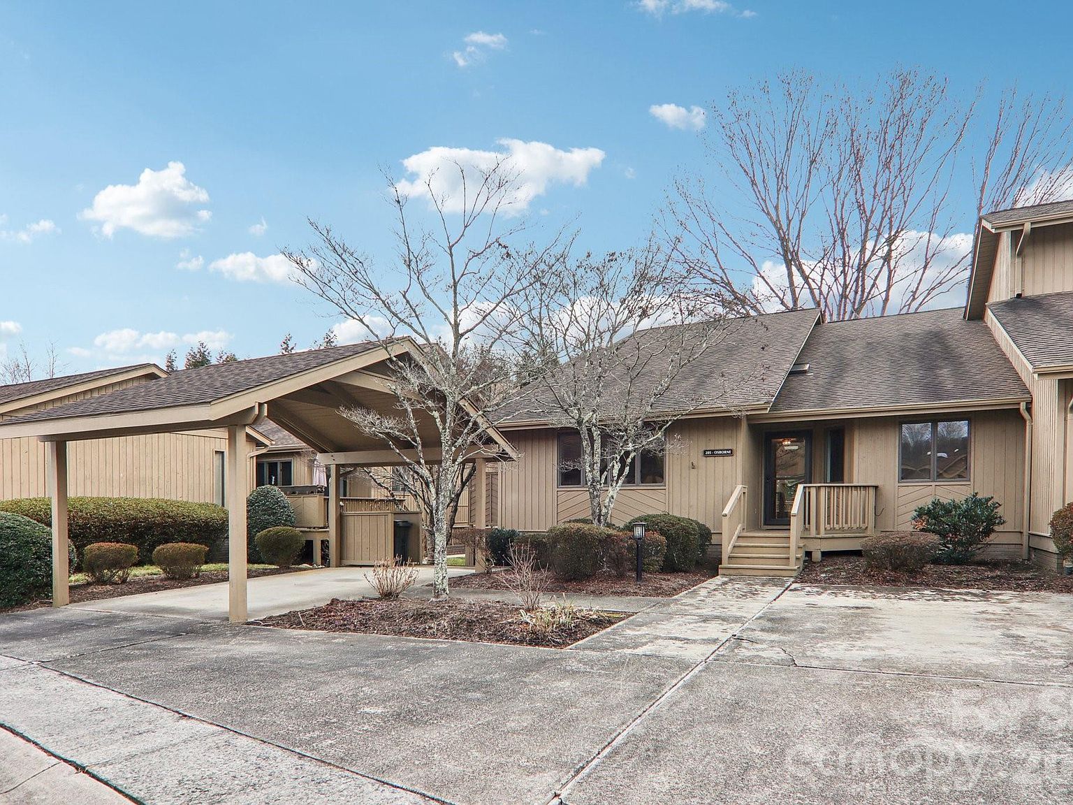 205 Wild Oak Ln Hendersonville, NC 28791 - Thumbnail 3