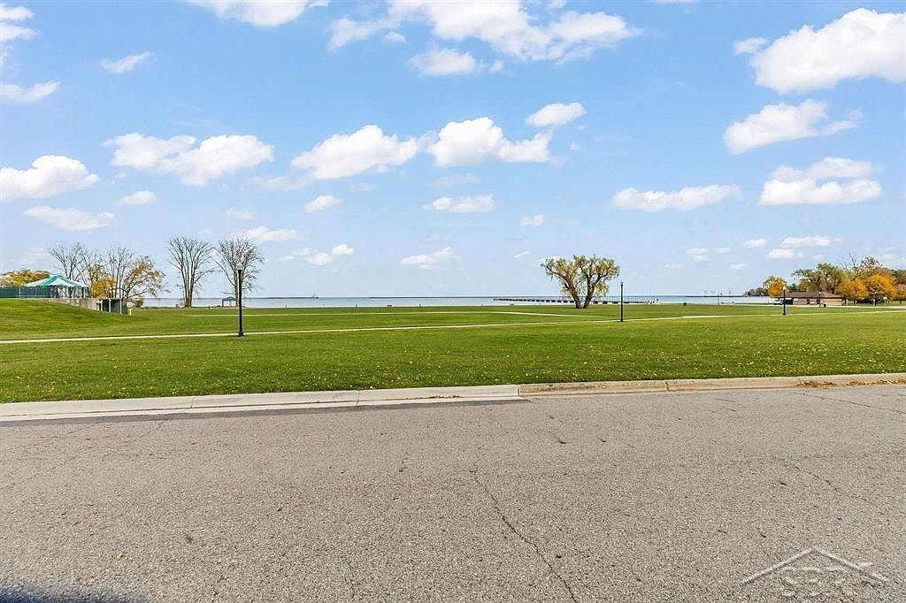 215 Water St Harbor Beach, MI 48441 - Thumbnail 3