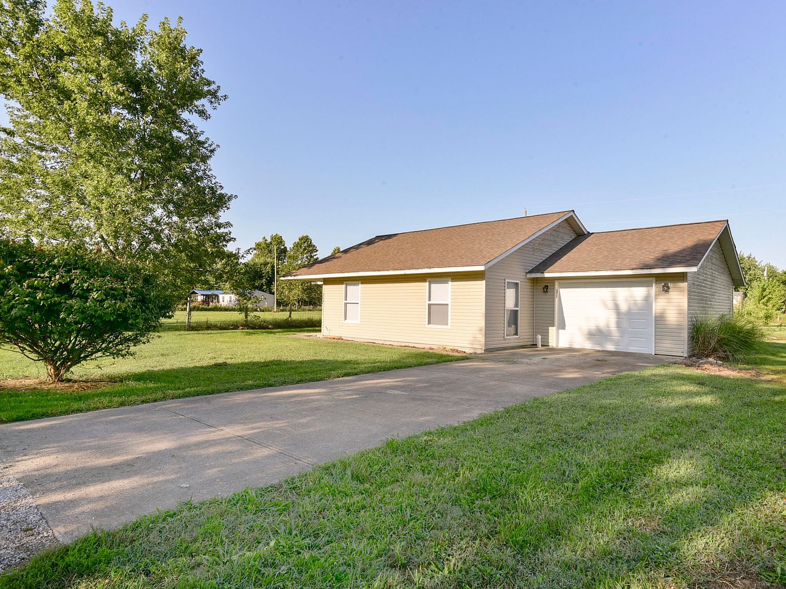 207 N Northcutt Ave Fairview, MO 64842 - Thumbnail 3