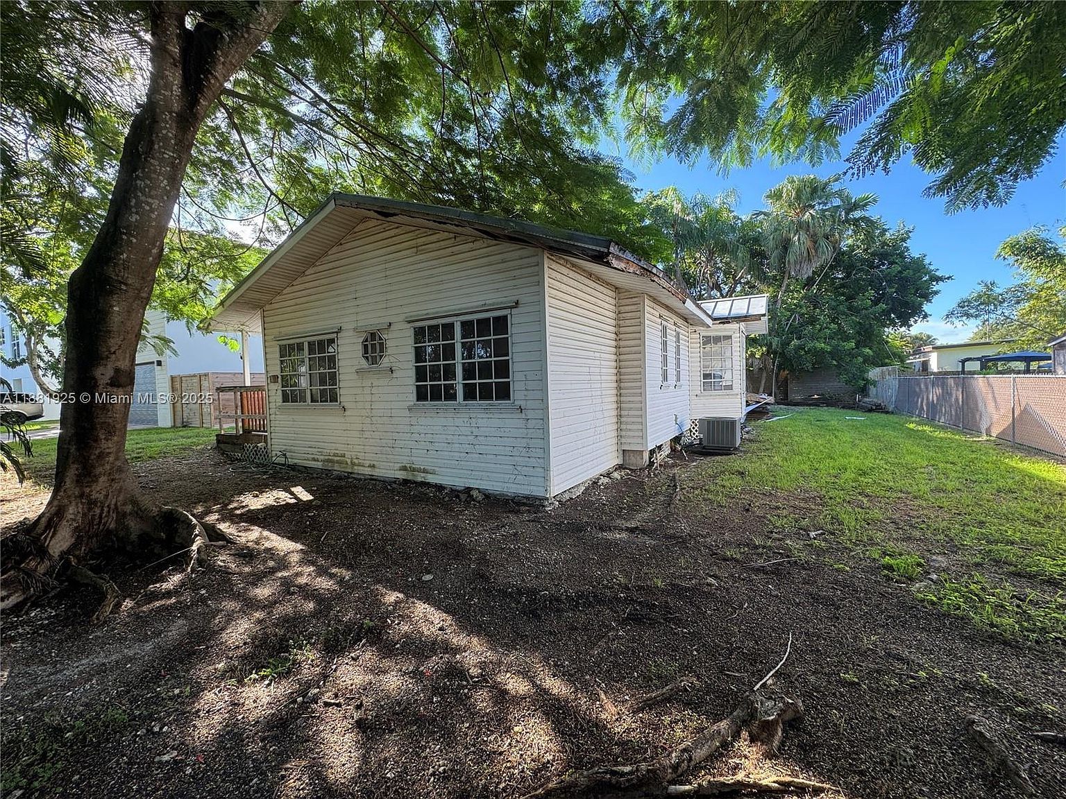 8920 SW 157th St Palmetto Bay, FL 33157 - Thumbnail 3