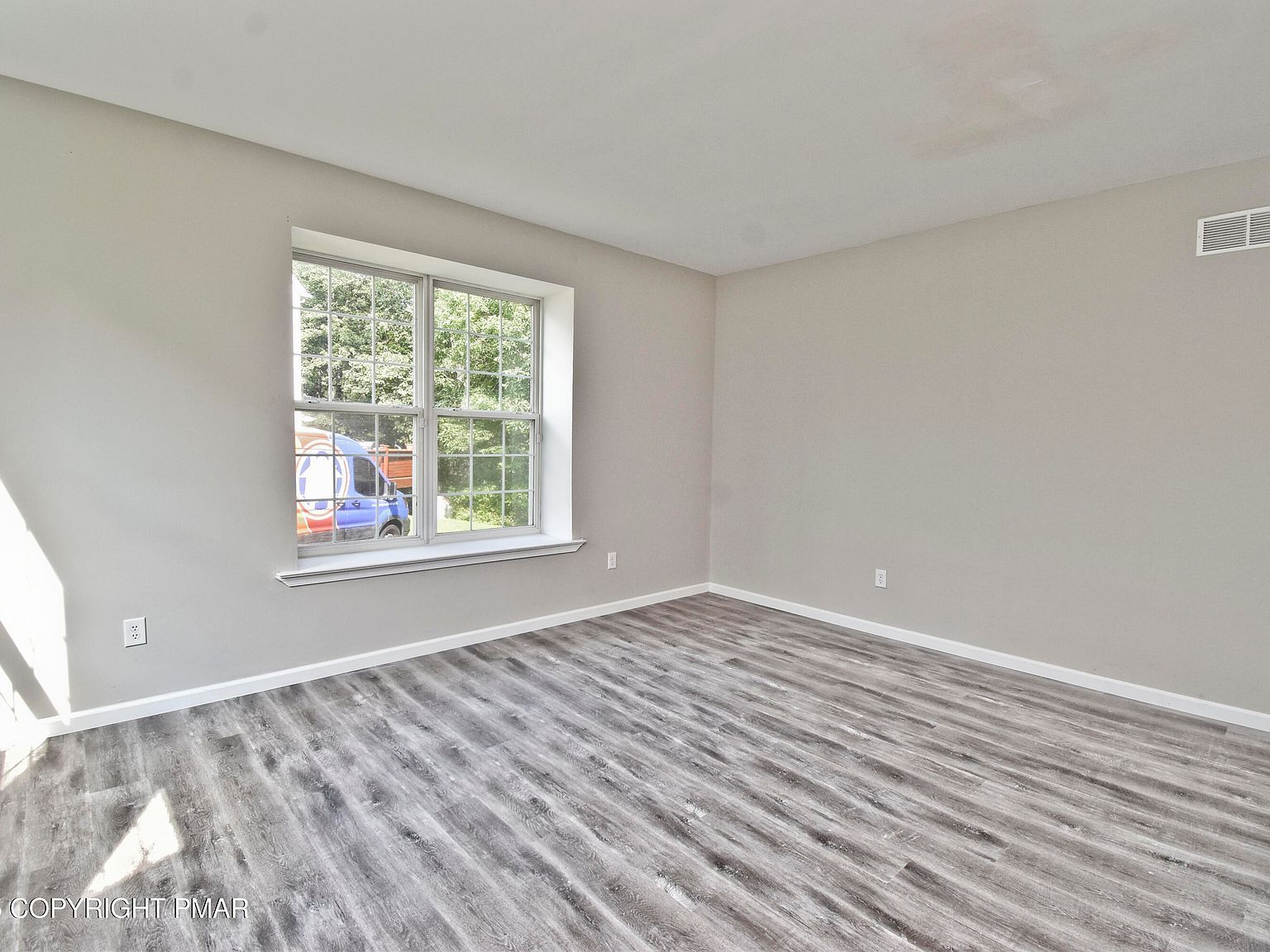 557 Marco Way East Stroudsburg, PA 18302 - Thumbnail 3