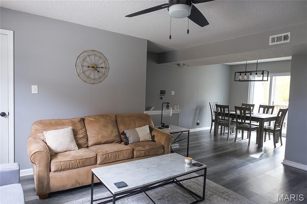 9206 Eager Rd Saint Louis, MO 63144 - Thumbnail 3