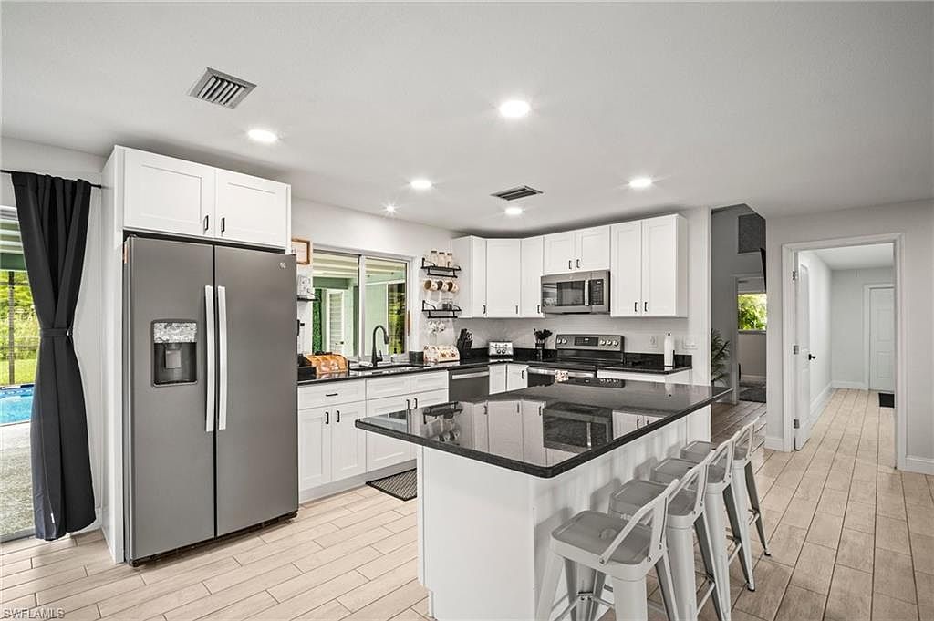 2001 Bahama Ave Fort Myers, FL 33905 - Thumbnail 3