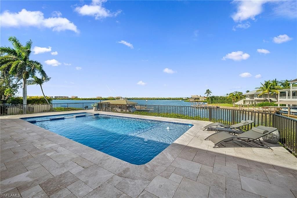 235 Dolphin Cove Ct Bonita Springs, FL 34134 - Thumbnail 3