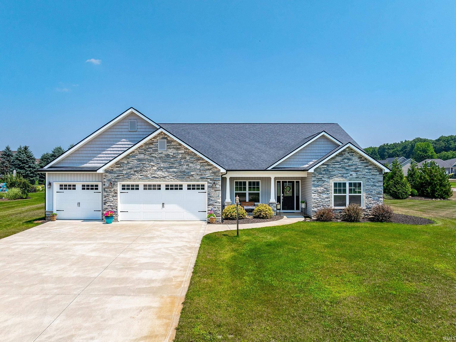 1388 S Honeybee Ct Warsaw, IN 46580 - Thumbnail 3