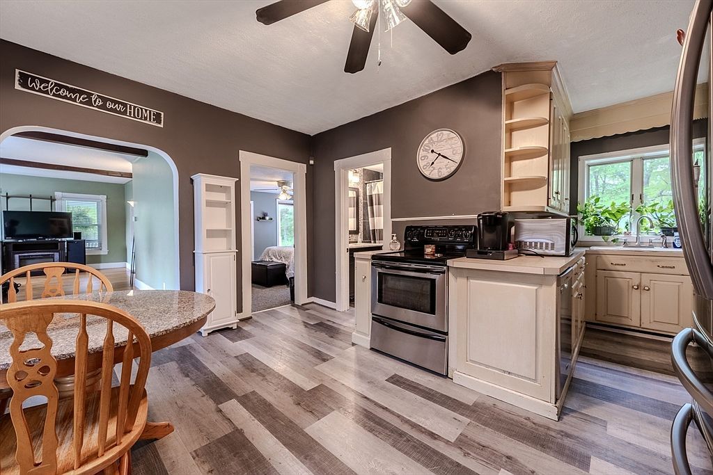 735 Hildreth St Dracut, MA 01826 - Thumbnail 3