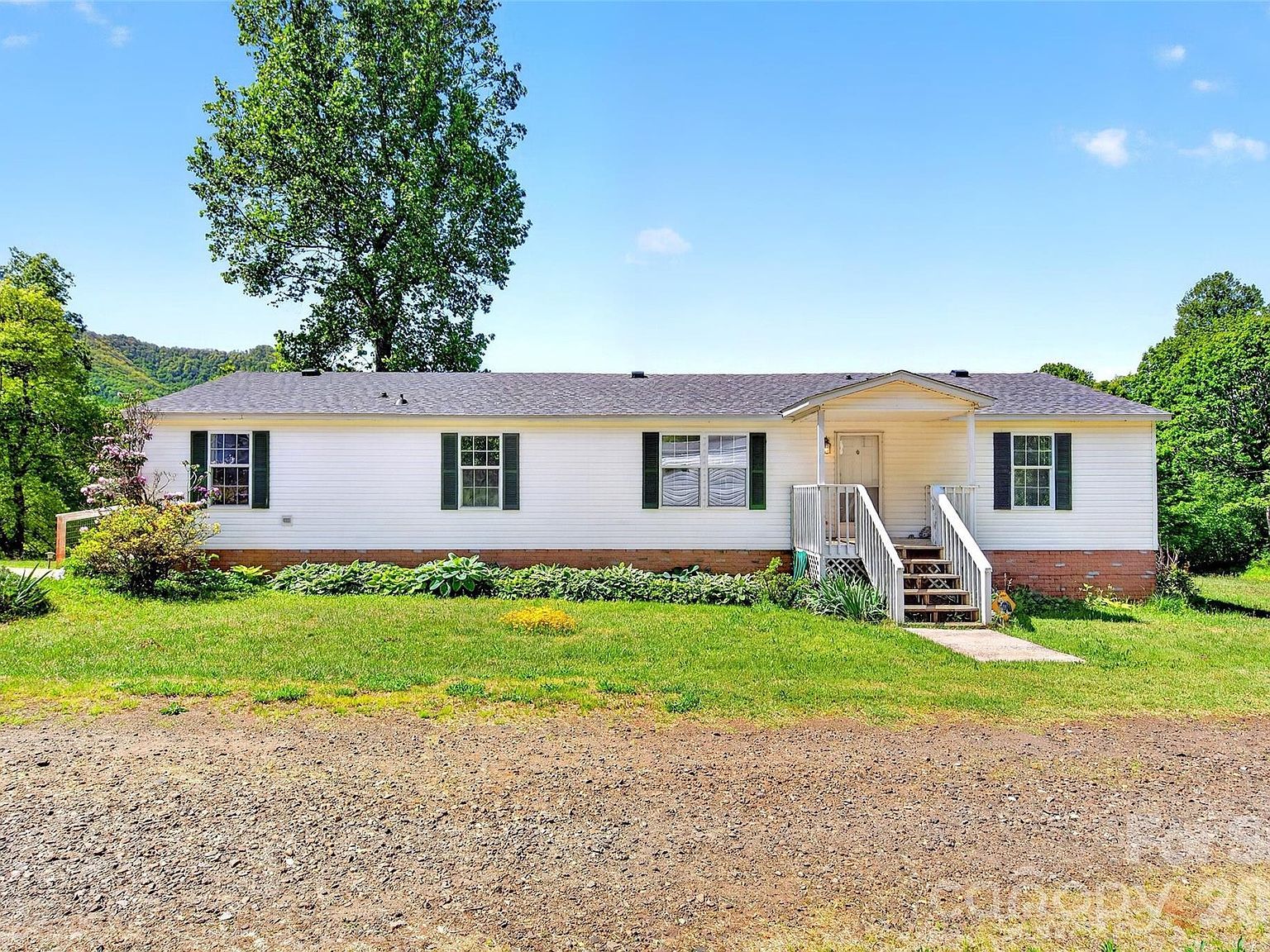 298 Wolf Xing Bakersville, NC 28705 - Thumbnail 3