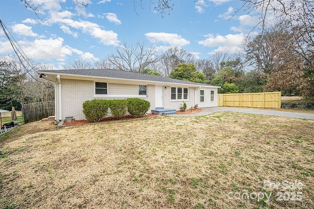 8624 Sharonbrook Dr Charlotte, NC 28210 - Thumbnail 3