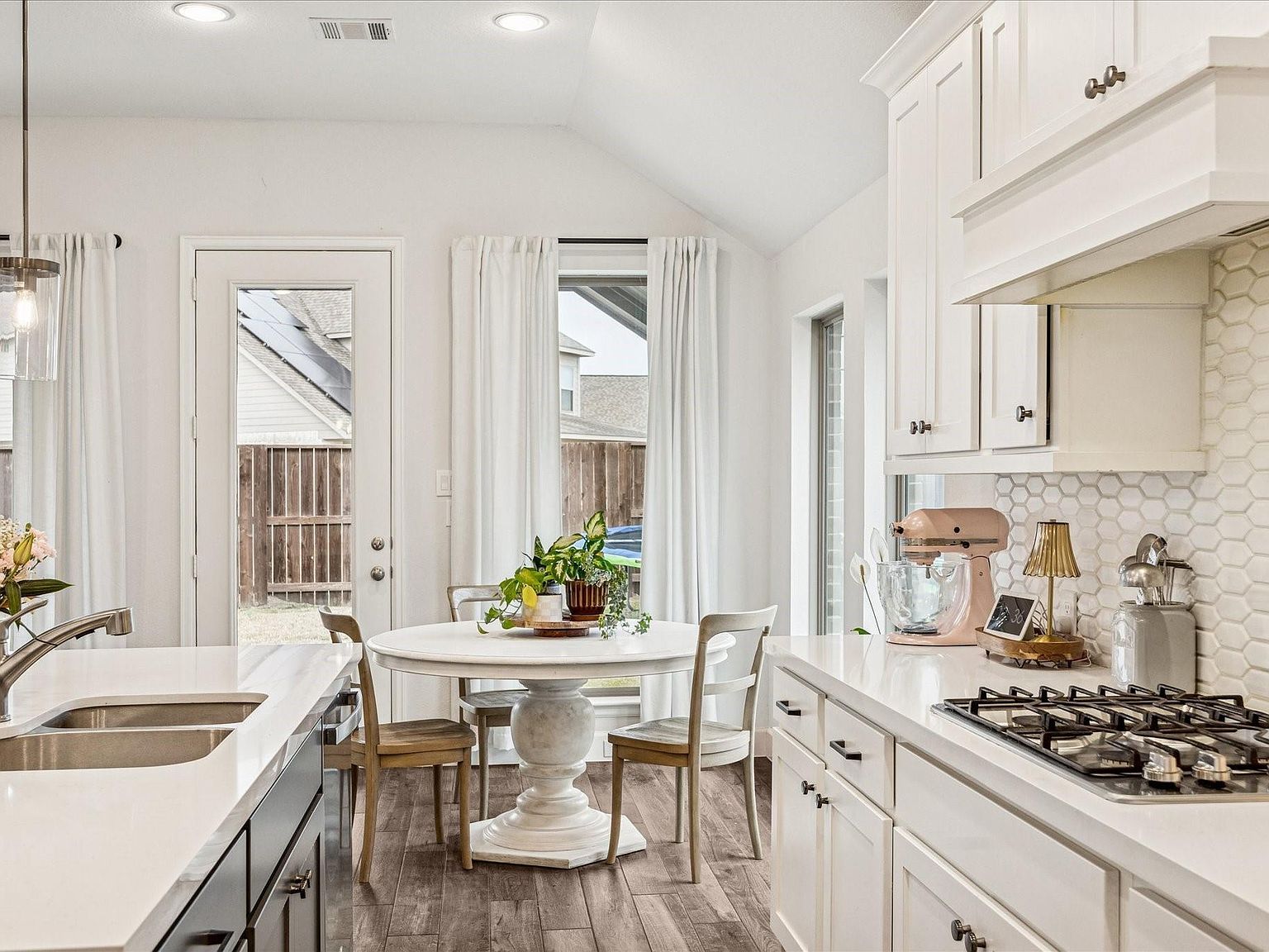 4527 Peloton Rd Iowa Colony, TX 77583 - Thumbnail 3