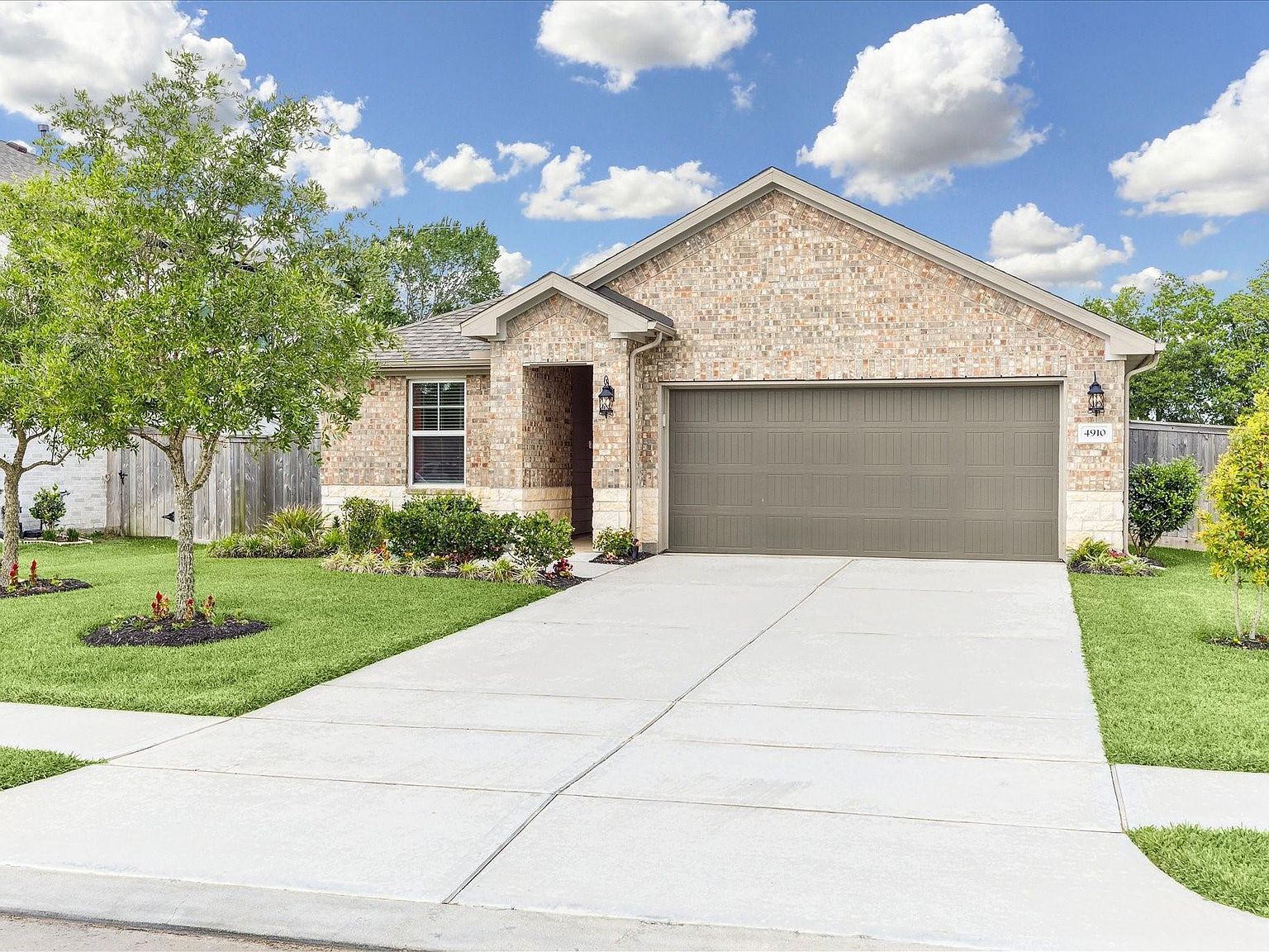 4910 Bottlebrush Dr Pearland, TX 77584 - Thumbnail 3