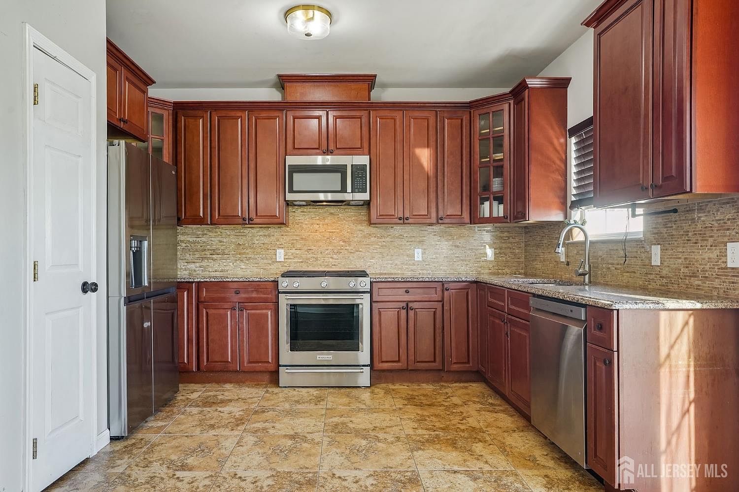 60 Thornall St Carteret, NJ 07008 - Thumbnail 3